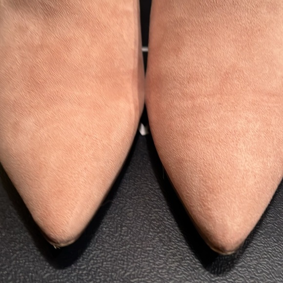 Elegant Nude Slingback Heels - Picture 10 of 11